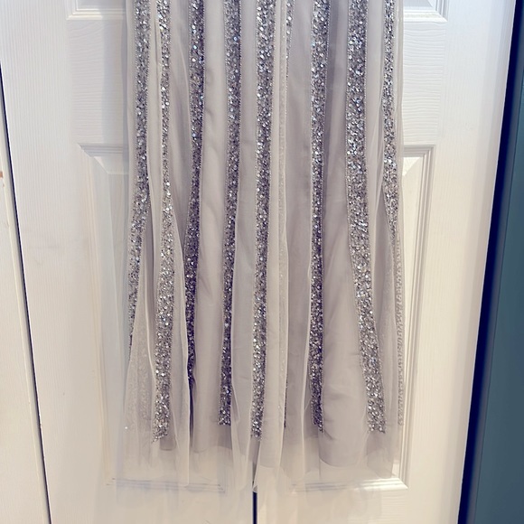 NWT AIDAN MATTOX BEADED SILVER GOWN - Picture 4 of 17